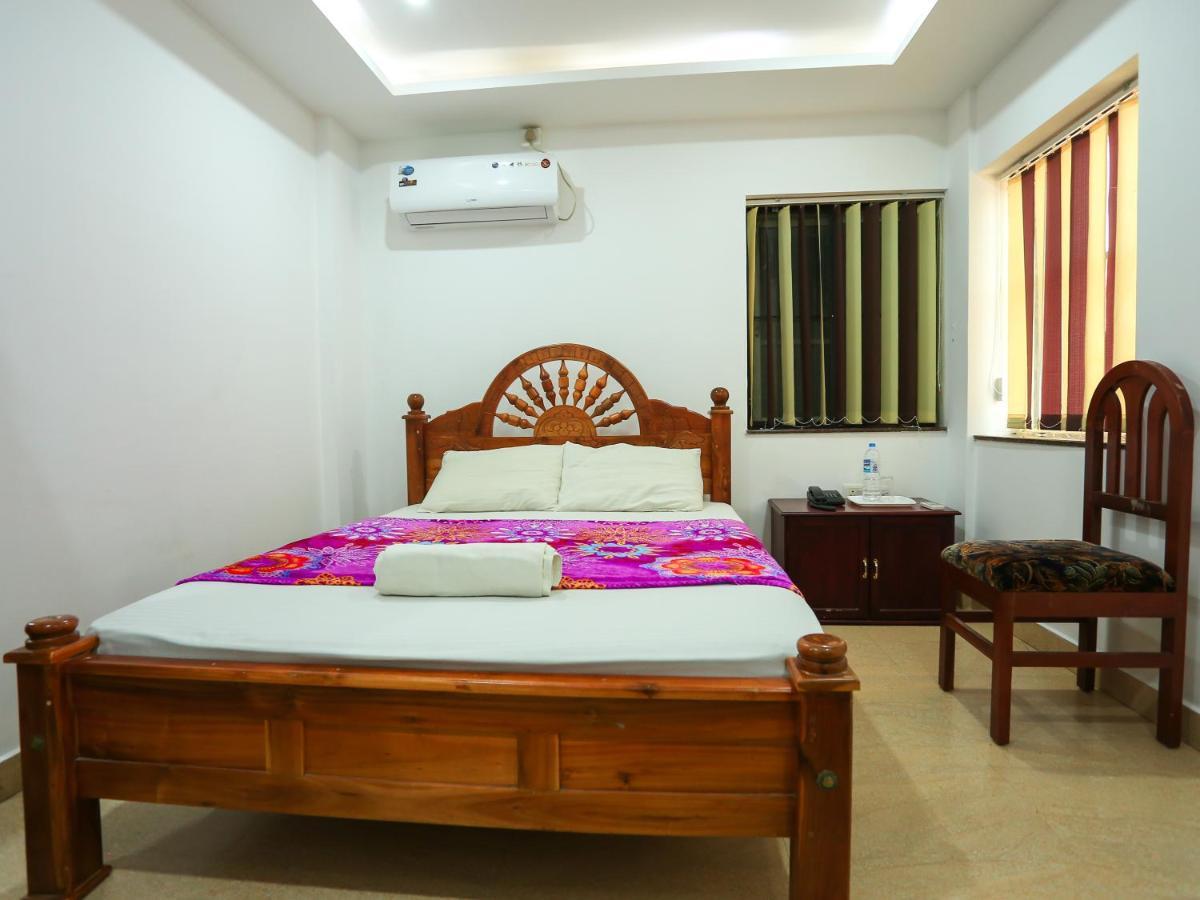 Hare Krishna Inn Guruvayur Bagian luar foto